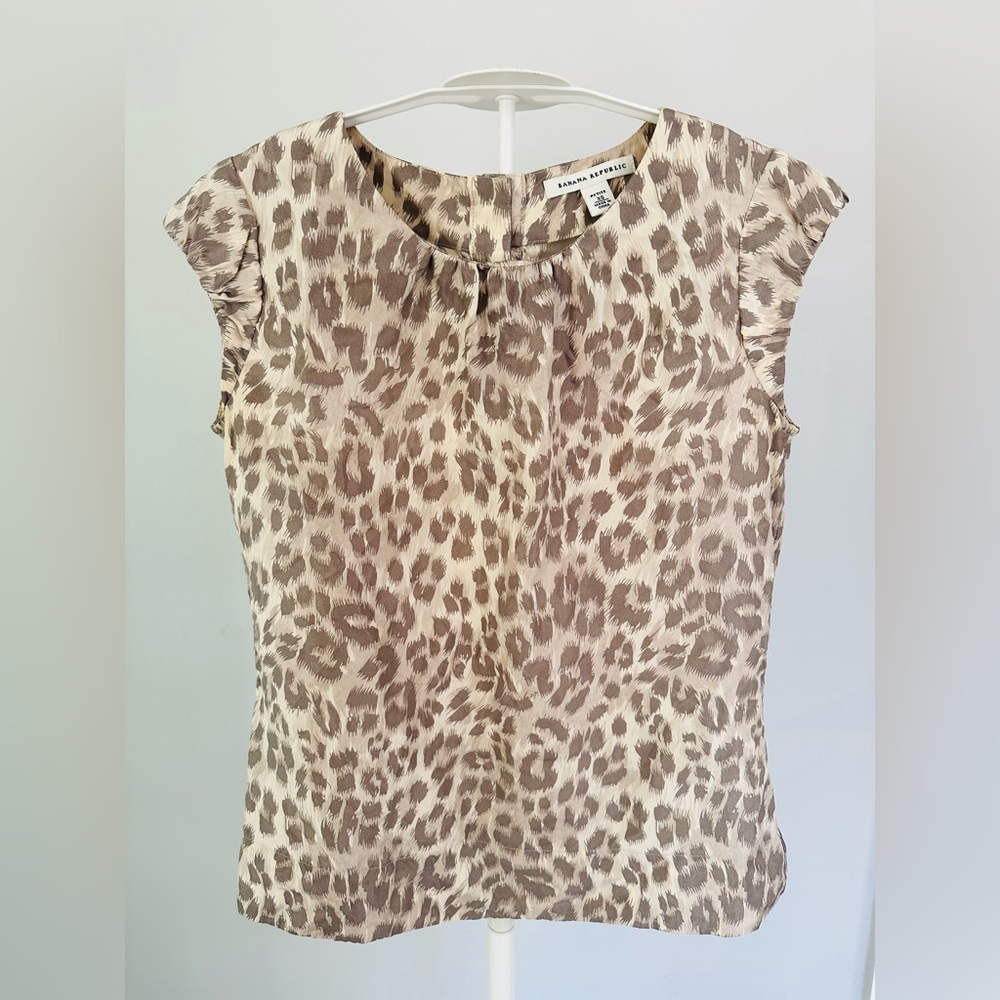 Light silk leopard print sleeveless top